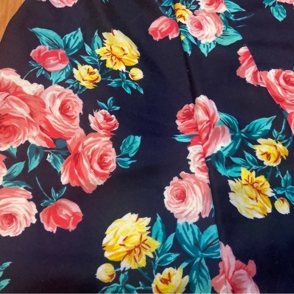 Zakkle Women's Pink Yellow Navy Blue Floral Flowy Mini Skirt Size Medium - Picture 3 of 4